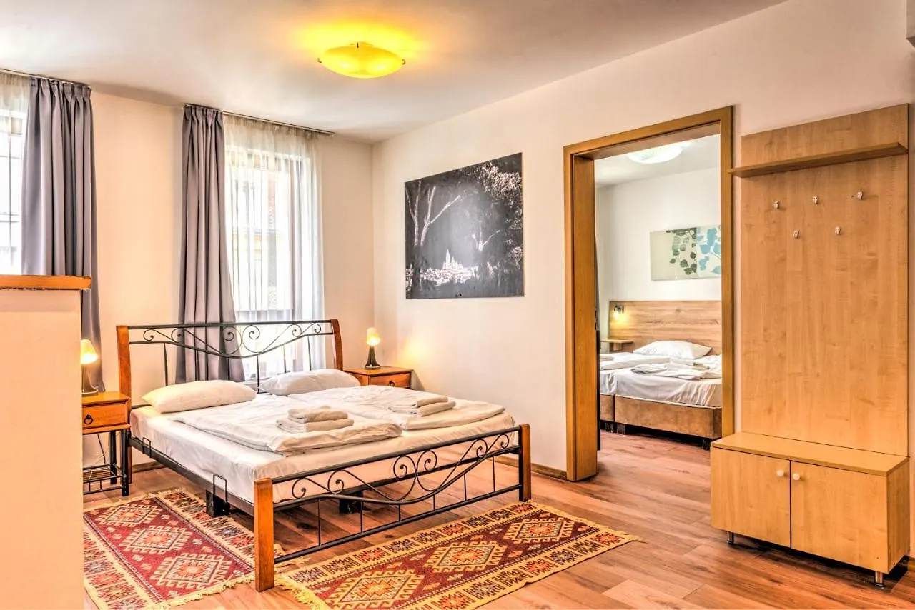 Budapest Central Apartments 0*,