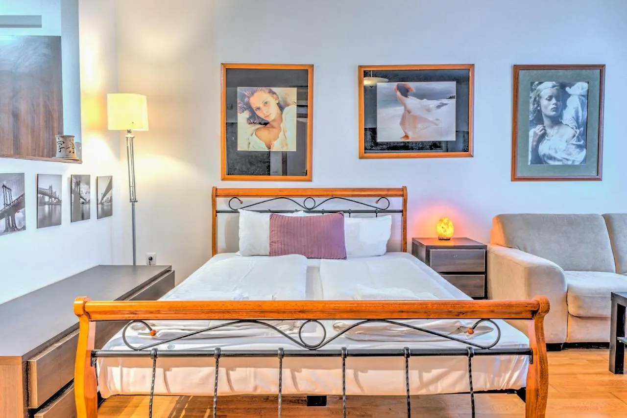 Budapest Central Apartments 0*,