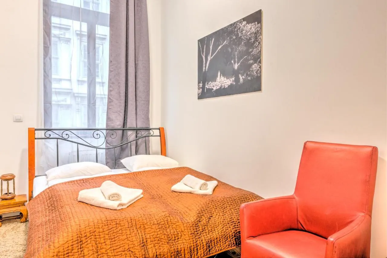 Budapest Central Apartments 0*,